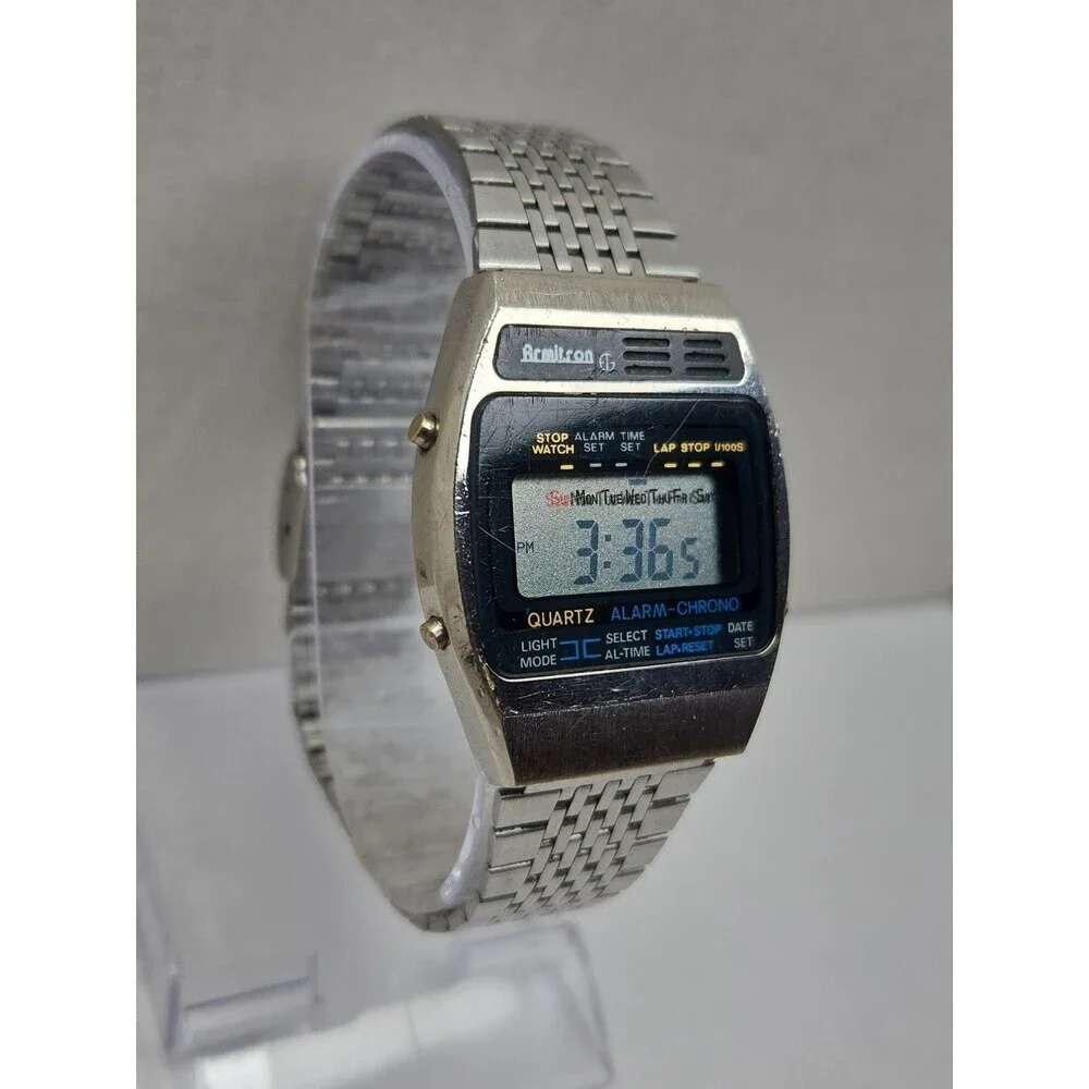Vintage Armitron M199 40/6174-5 Alarm Chrono Digital LCD Mens Watch New Battery